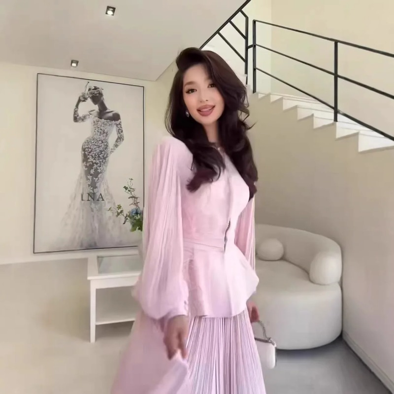여성용 스커트 세트 V넥 메쉬 자수 탑 플리츠 스커트  - Embroidery In The Piece 리뷰 및 가격
